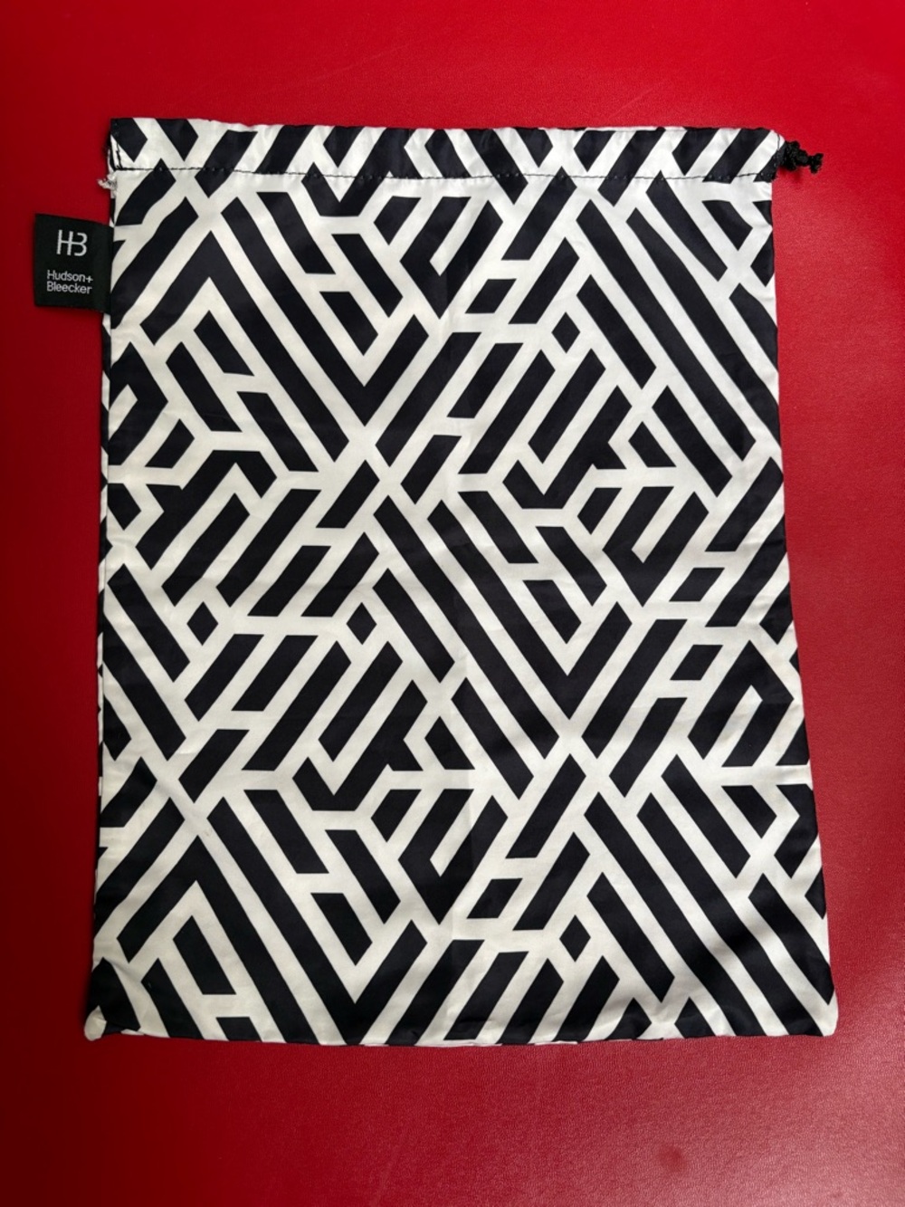 Hudson + Bleecker Labyrinth Onyx Travel Drawstring Dust Bag